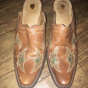 Ariat slides size 8